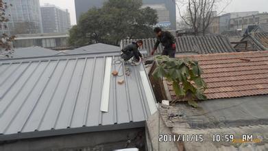 昌平区彩钢板维修 昌平厂房维修 换房檐 屋顶开孔